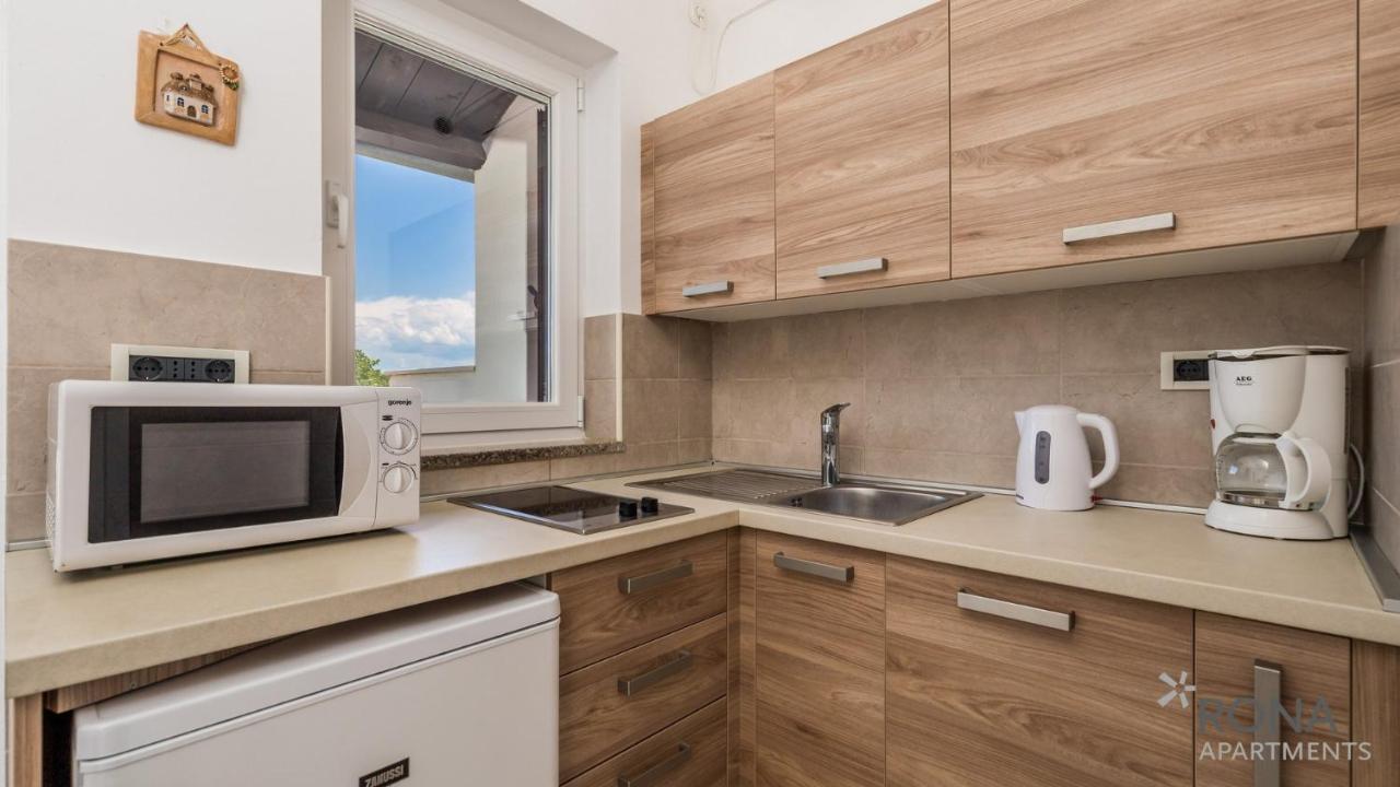 Rona Apartment Zdravko Барбарига Екстериор снимка