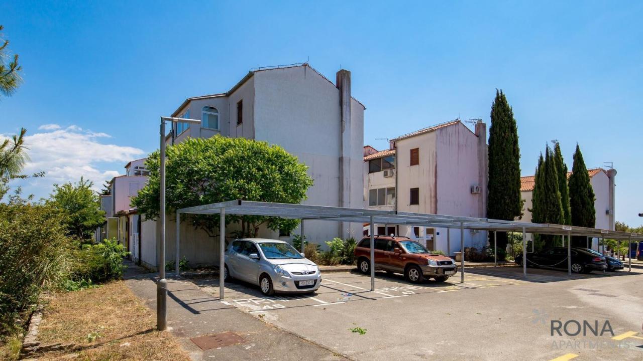 Rona Apartment Zdravko Барбарига Екстериор снимка